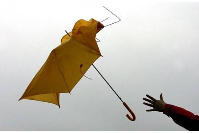 Brīdina par vēja brāzmām līdz 27 metriem sekundē