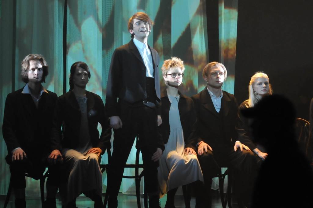 FOTO: Liepājas teātrī pirmizrādi piedzīvos mūzikls jauniešiem "Pavasara atmoda"