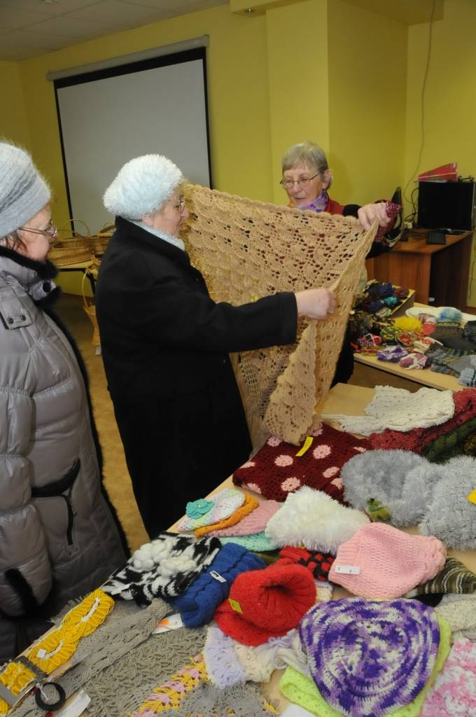 FOTO: Liepājas Neredzīgo biedrībā rokdarbu izstāde - pārdošana