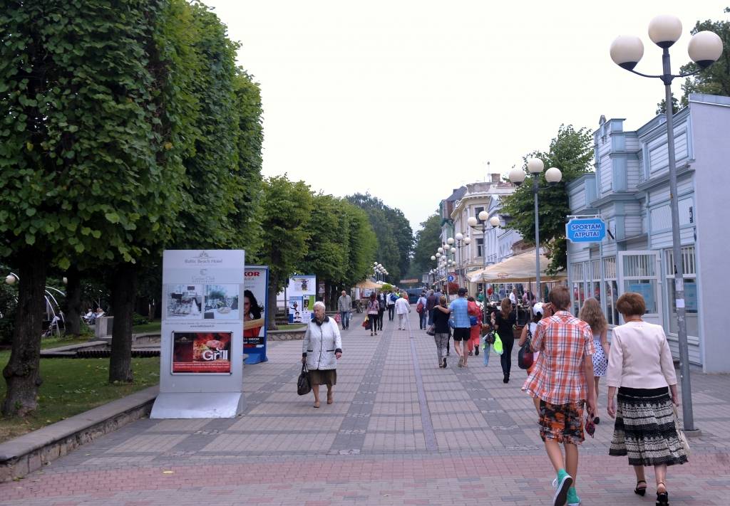 Cīnās pret tirdzniecības centru Jomas ielā
