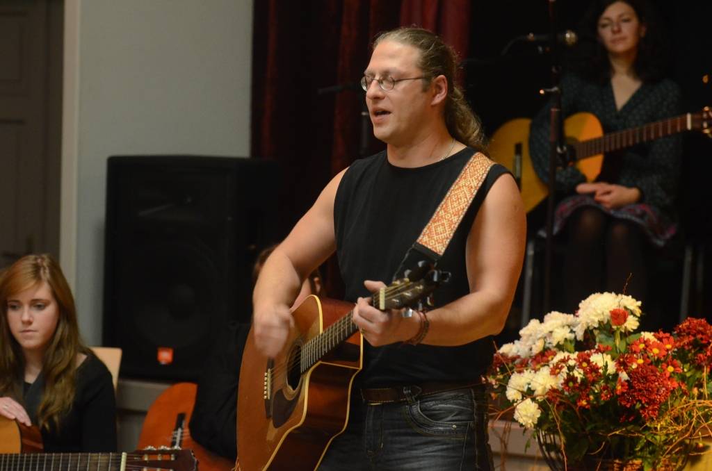 VIDEO: Uldis Kākulis ar dziesmu "Akāciju palags" Austras Pumpures jubilejas koncertā