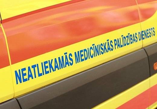 Pēc kritiena nonāk slimnīcā