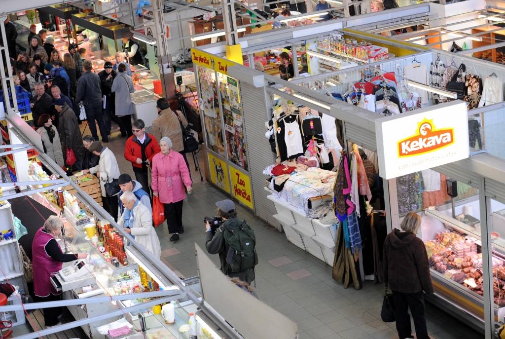 Lielveikali paplašinās, iznīcinot mazos tirgus