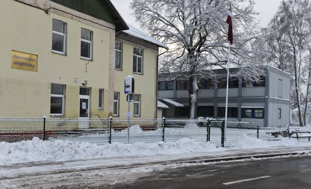 Atklājies, ka trīs gadus skolēni mācījušies ekspluatācijā nenodotā ēkā