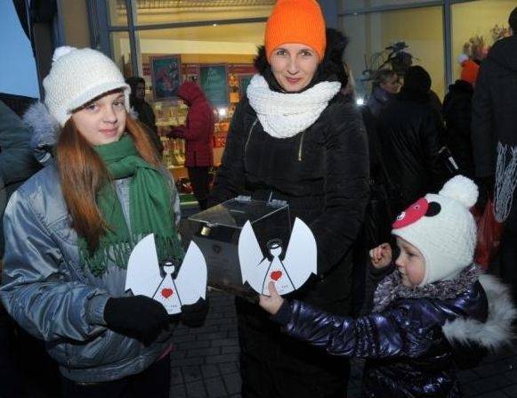 Liepājnieki labdarības akcijā "Eņģeļi pār Latviju" saziedo 2 546 latus