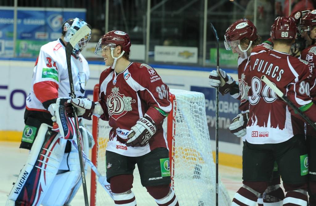 Rīgas Dinamo saspringtā mačā svin sauso uzvaru pār Traktor. FOTO