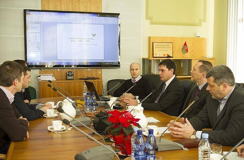 "Liepājas namu apsaimniekotājs": Iesniedzot daudzdzīvokļu māju renovācijas projektus, pašvaldības uzņēmumiem process ir daudz birokrātiskāks