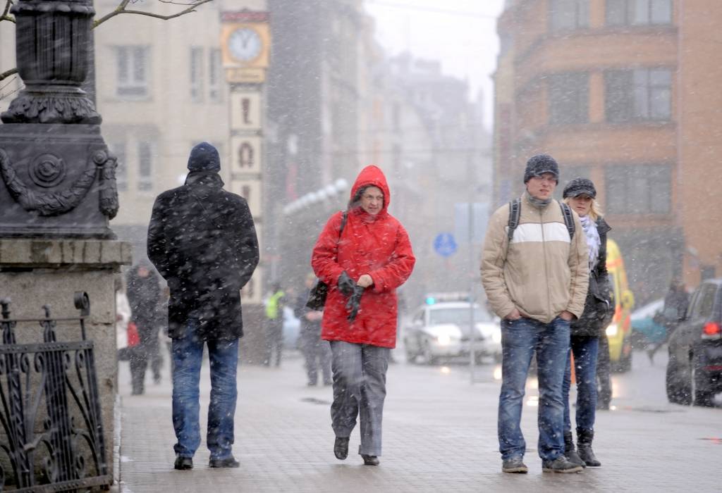 10% bezdarbnieku - līdz 24 gadu vecumam; situācijas uzlabošanai dos miljonus