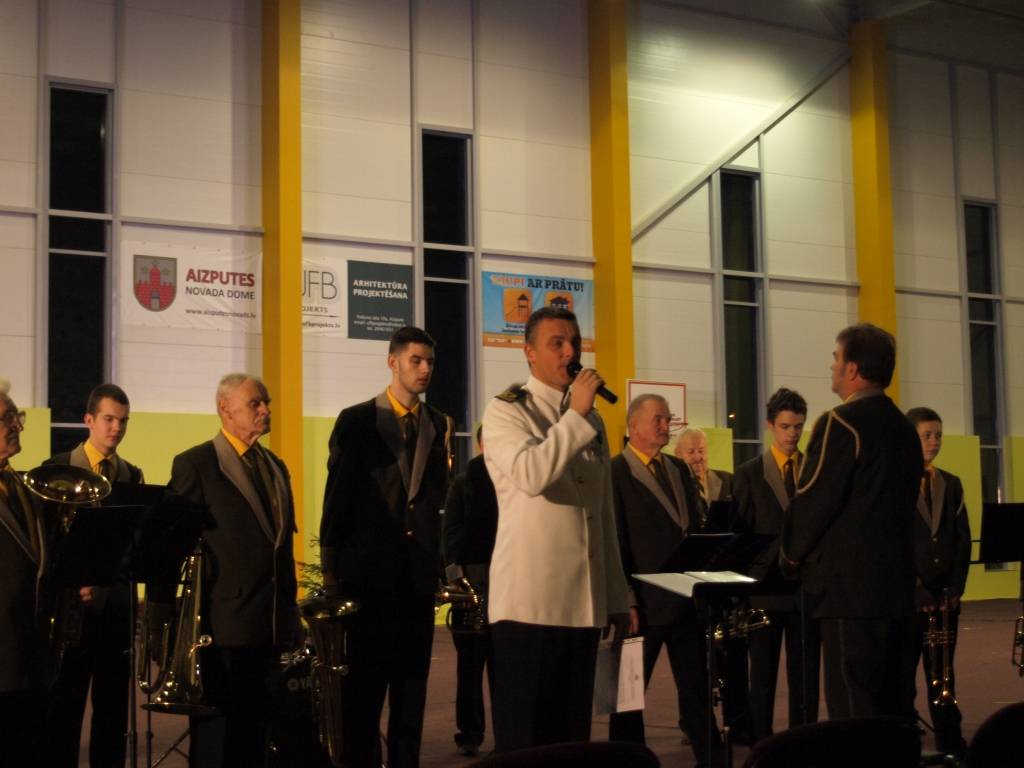 FOTO: Labdarības koncertā sadejo simtiem dejotāju