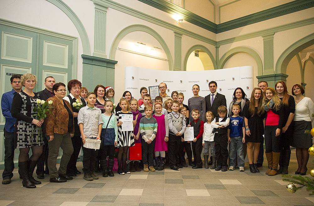 FOTO: Atkritumu šķirošanas projekta "Domā par nākotni!" noslēguma pasākums
