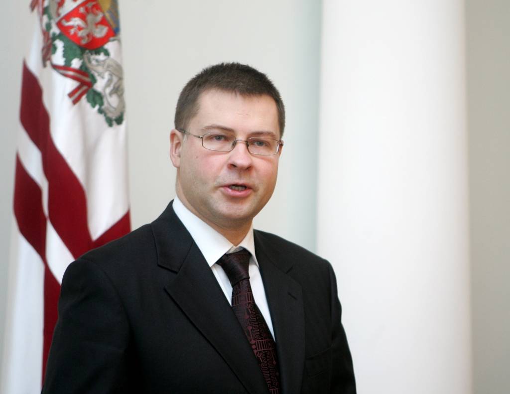 Dombrovskis Ziemassvētkos novēl sajust mieru un atbalstu