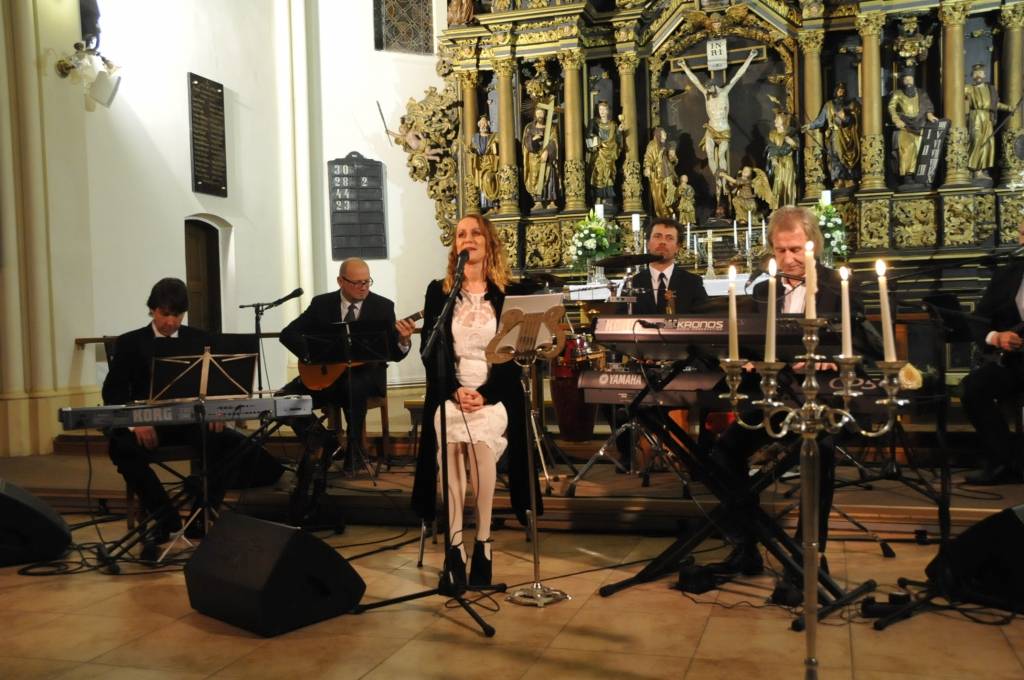 FOTO: Rēzijas Kalniņas un Ulda Marhileviča Ziemassvētku koncerts