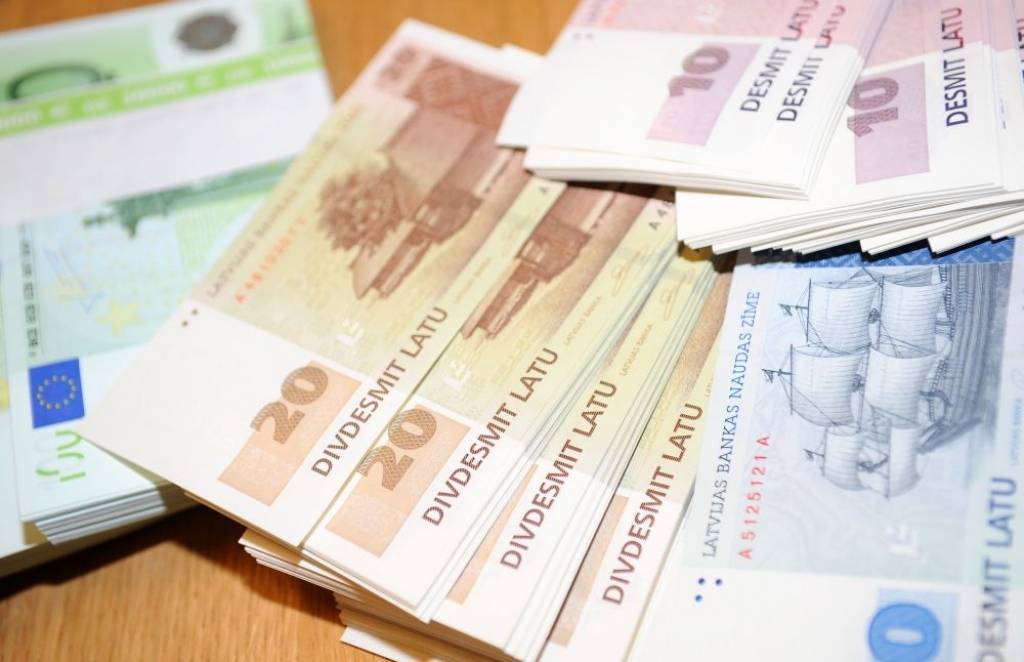 Banku peļņa šogad augusi par 43,6%