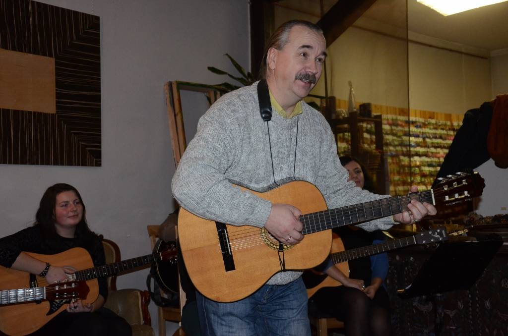 VIDEO: Ziedonis Stutiņš koncertvakarā Tējas istabā