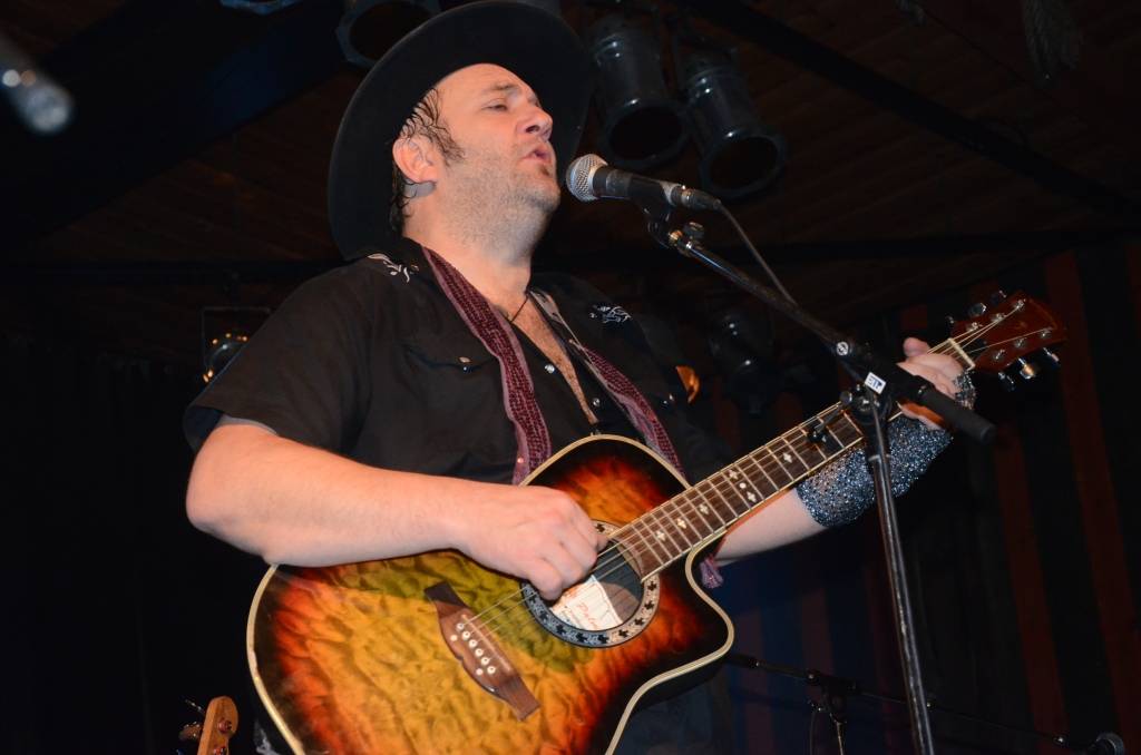 VIDEO: Luijs Fonteins Jauno gadu sagaida uz skatuves