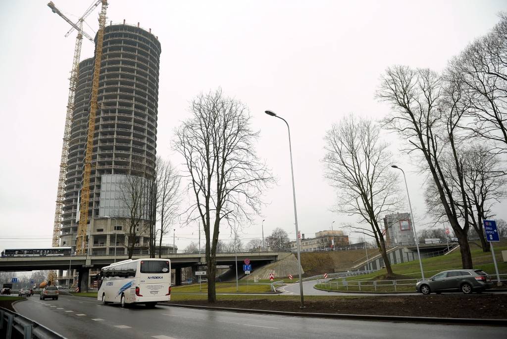 Atjauno būvdarbus vienā augstceltņu Z-Towers tornī