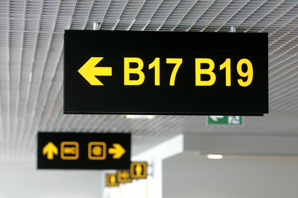 No Latvijas izceļojošo cilvēku skaits aizvien pieaug