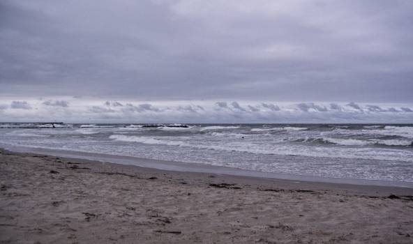 Piektdien Baltijas jūrā gaidāma vētra, kas nesīs aukstumu