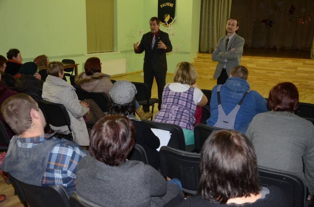 VIDEO: Kalvenē raisās asas diskusijas