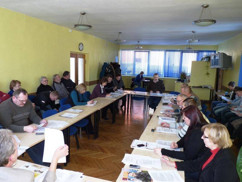 Aptauja: Iedzīvotāji nav informēti par pašvaldību lēmumiem, bet informāciju arī nemeklē