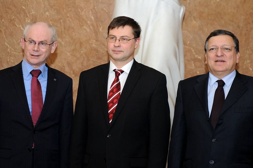 ES augstākās amatpersonas noņem cepuri Latvijas priekšā