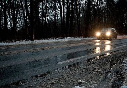 Nokrišņi apgrūtina braukšanu daudzviet Latvijā