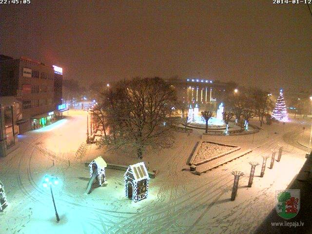 Pirmdienas rītā visu valsti pārņēmis sals