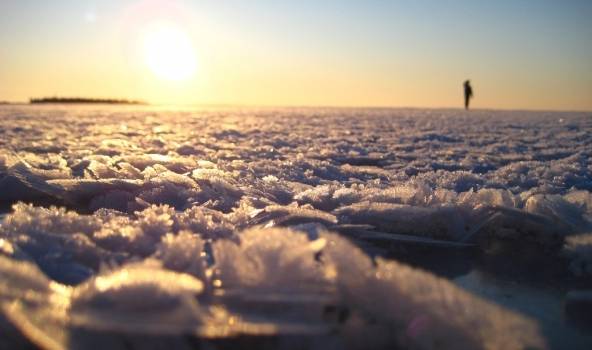 Brīvdienās sals pieņemsies spēkā; joprojām nesnigs
