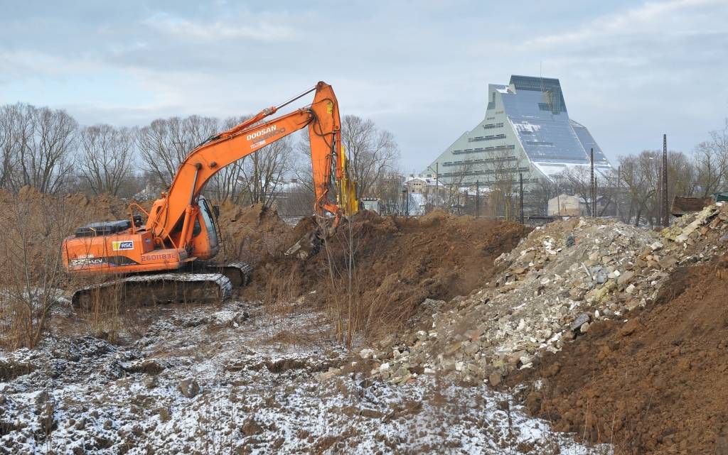 LU centra tapšanu sāk ar arheoloģisko izpēti