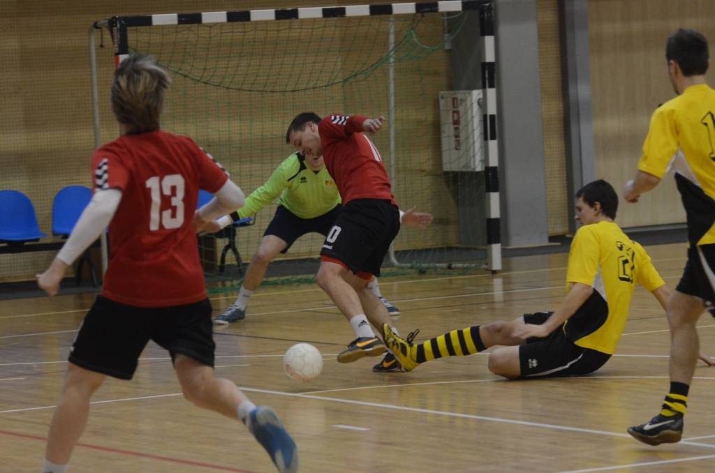 FOTO: Liepājas telpu futbola čempionāta svētdienas spēļu rezultāti