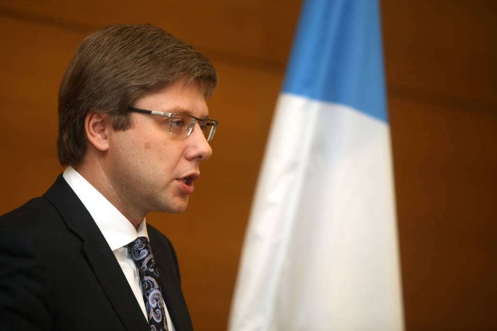 Ušakovs gaida jauno ekonomikas ministru, lai dotos runāt