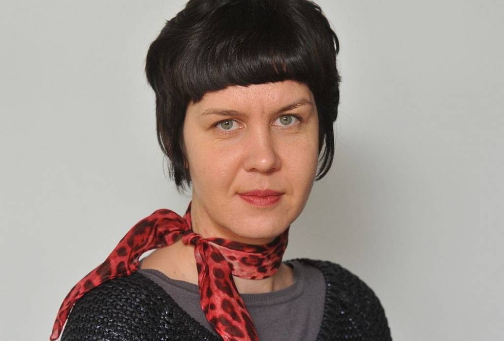 Premjera Dombrovska veiksmes stāsta ēnas puses