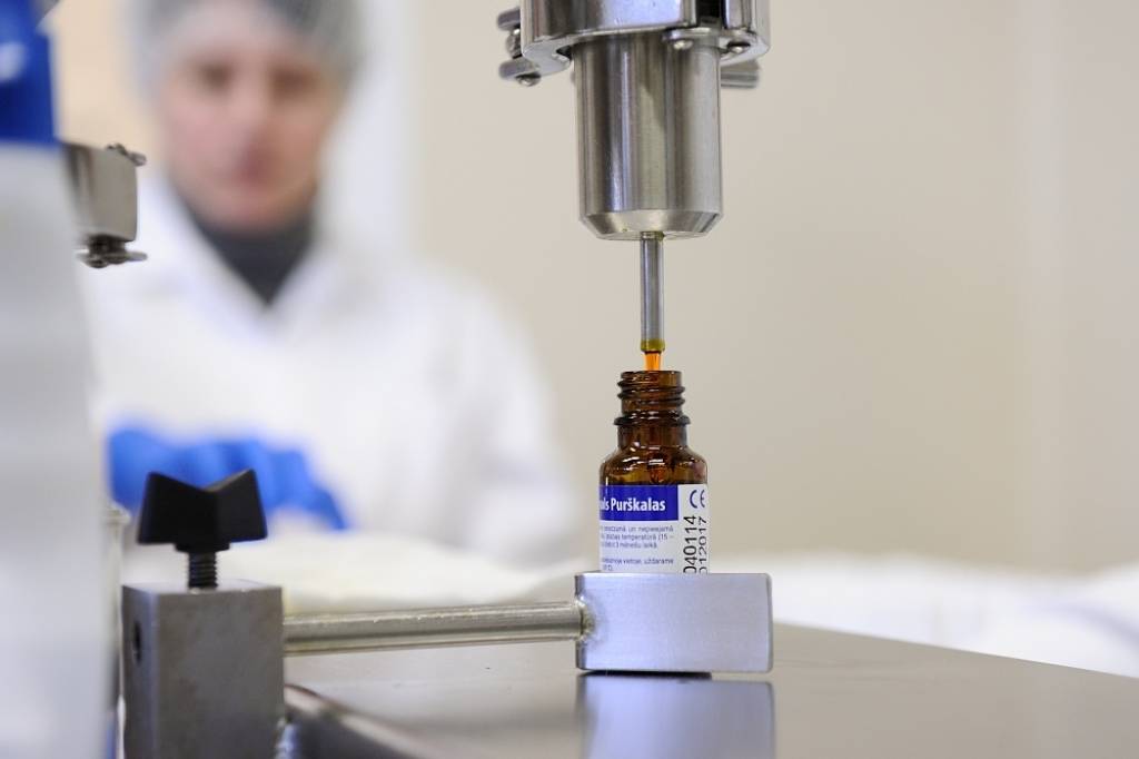 Kā top?: Silvanola aerosols pret kakla sāpēm