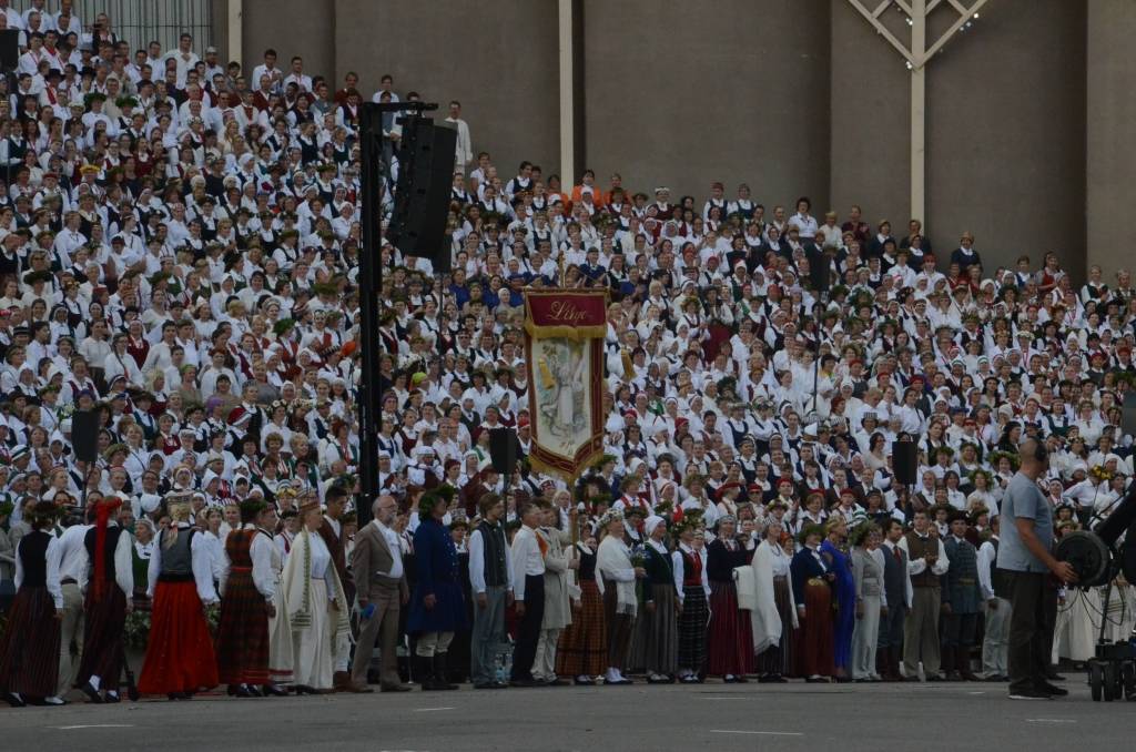 Aicina izteikt viedokli par svētku dienas statusa piešķiršanu Dziesmu un deju svētku Noslēguma dienai