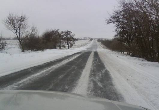Braukšanas apstākļus vietām apgrūtina apledojuma veidošanās