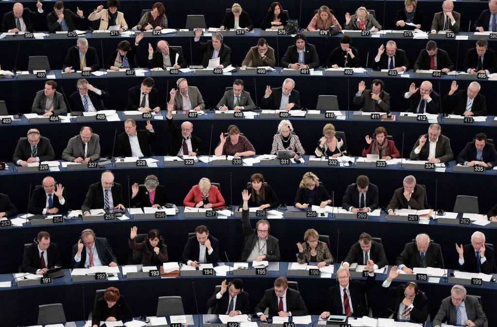Eiroparlamentārieši solās būt godīgi
