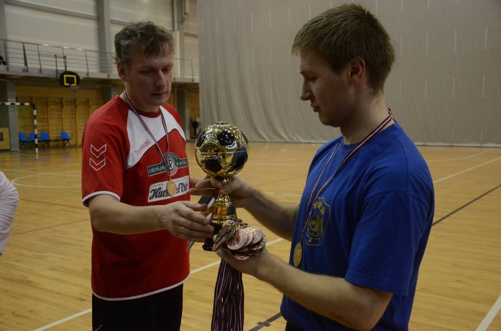 FOTO: "Priekule" pārspēlē uzvar "Medzi", apbalvo Liepājas čempionāta labākos