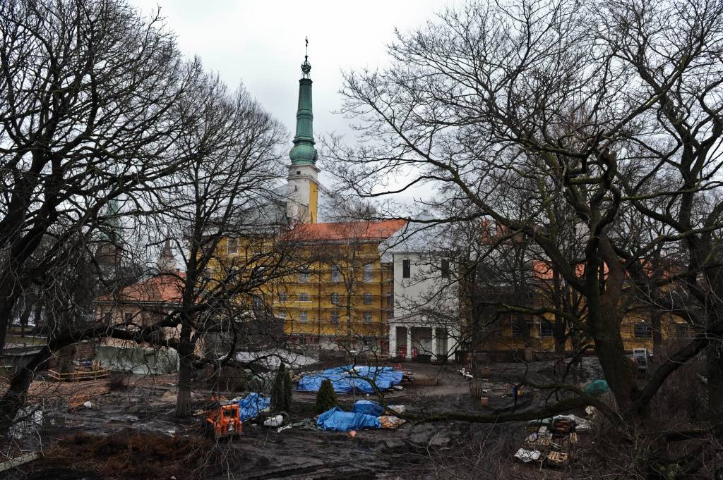 Rīgas pils ugunsgrēka izmeklēšanā vilcinās nosaukt vainīgos
