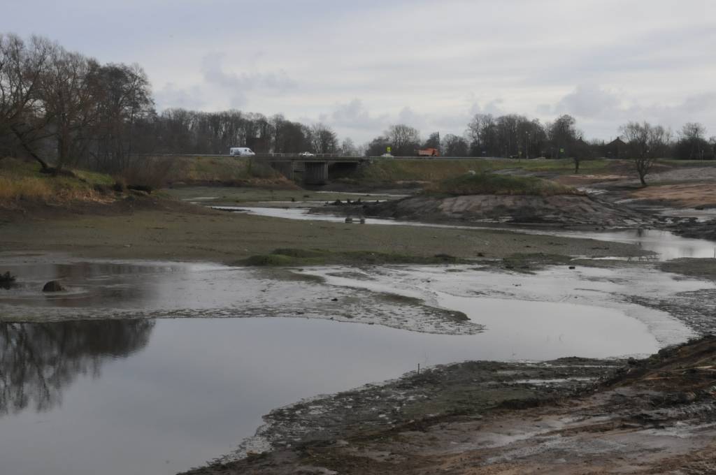 Inspekcija aptur Ālandes upes tīrīšanas darbus Grobiņā