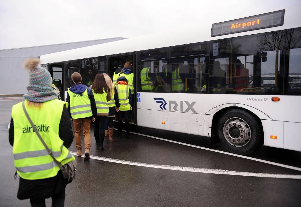 airBaltic ar plānotiem bezmaksas reisiem raisa autopārvadātāju bažas