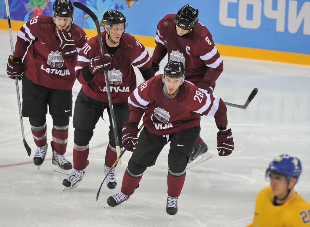 Latvijas hokejisti cīņā par olimpisko ceturtdaļfinālu, visticamāk, vēlreiz tiksies ar Šveici