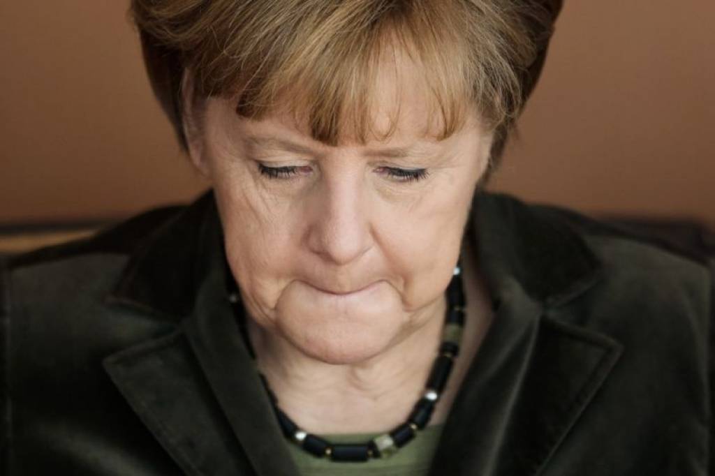 Der Spiegel: Merkele bloķē ierosinājumu Grieķijai piešķirt papildu palīdzību
