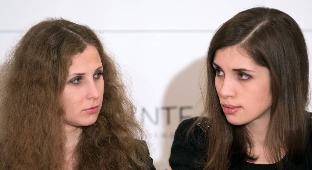 papildināts (17:16) - Sočos arestētās Pussy Riot dalībnieces atbrīvotas
