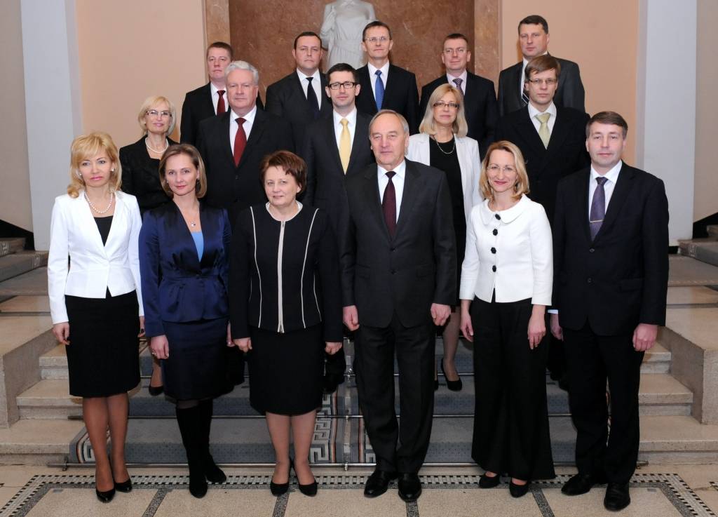 Trim ministriem vēl aizvien nav pielaides valsts noslēpumam