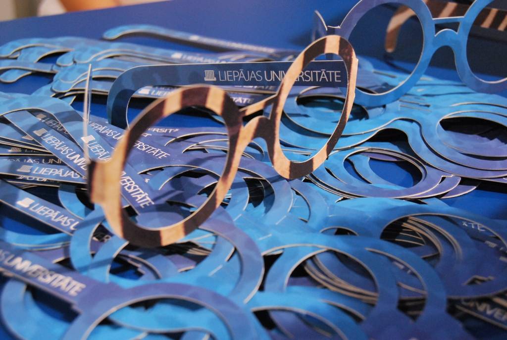 Skolēni aicināti ēnot Liepājas Universitātes studentus pasākumā "Studenta kurpēs" 