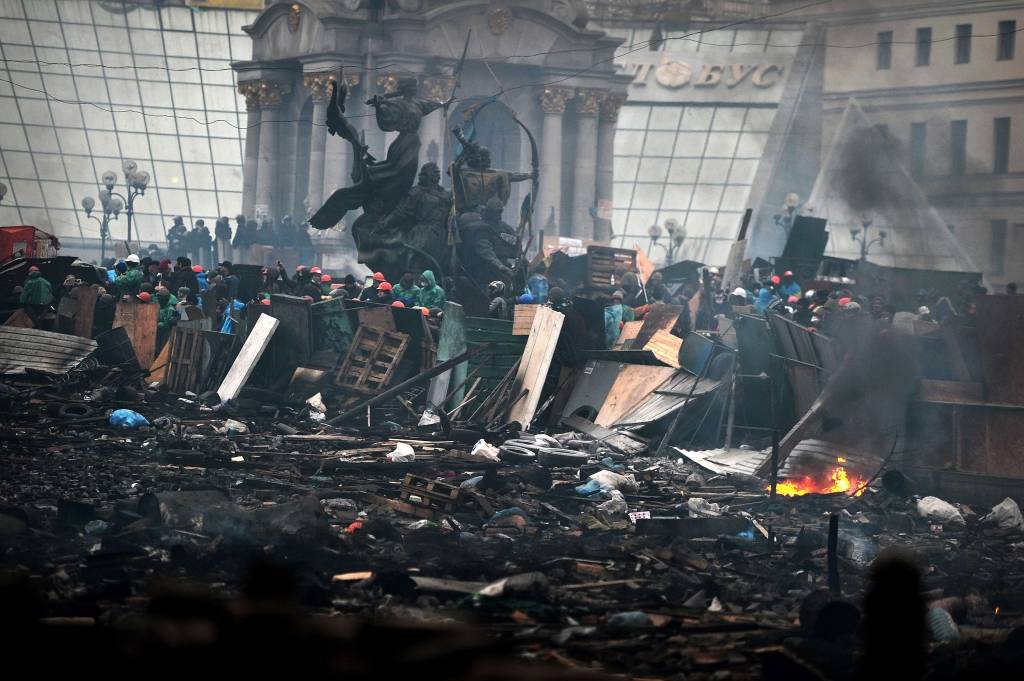 papildināts (16:57) - Pamiers Ukrainā beidzies; Neatkarības laukumā nogalināto skaits strauji aug