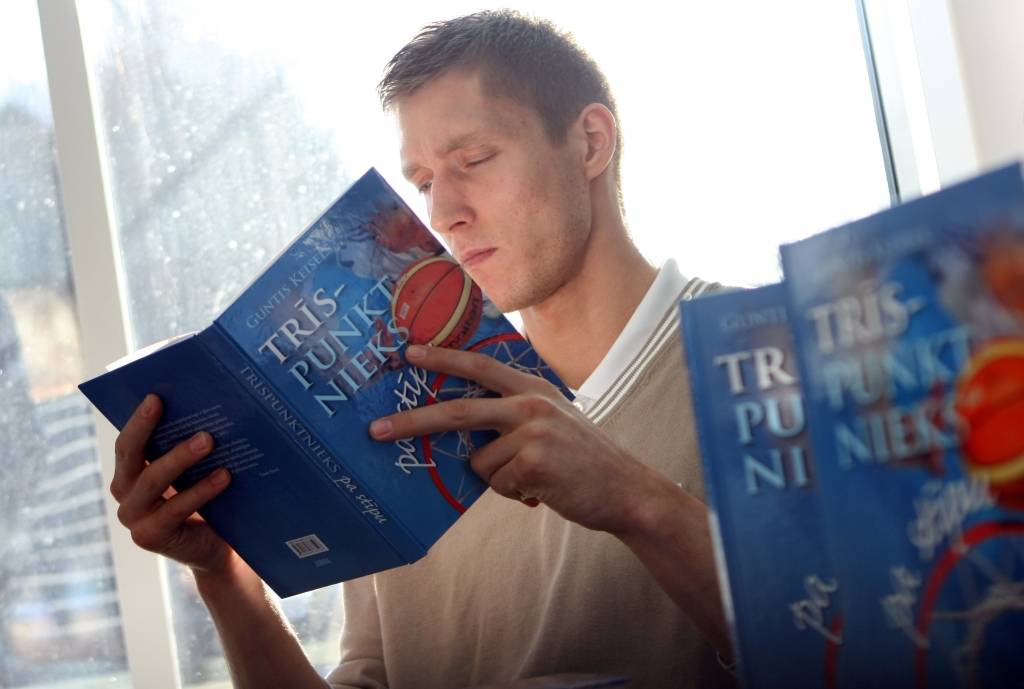 FIBA Arbitrāžas tiesa liek VEF Rīga samaksāt Kasparam Bērziņam un viņa aģentam 440 000 eiro