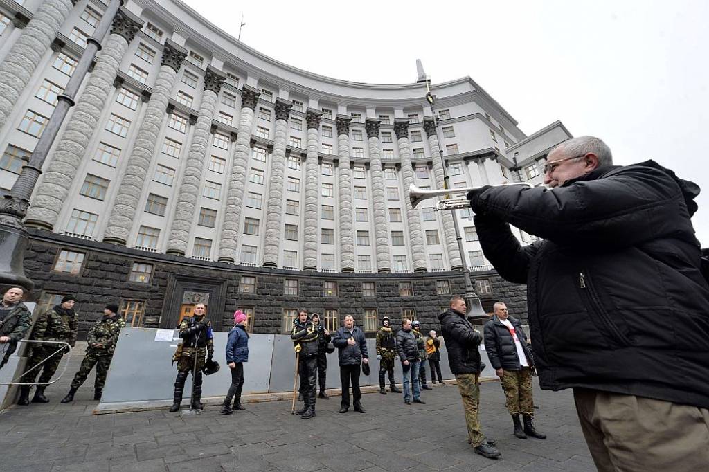 Ukrainas parlaments atstādina Janukoviču un izsludina vēlēšanas 25.maijā