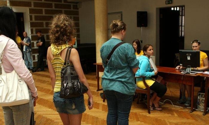 Zināmi sākuma termiņi studentu uzņemšanai augstskolās un koledžās 2014.gadā