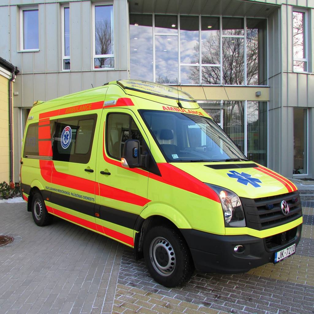 NMPD: Kurzemē NMP mediķi saņem jaunos ātrās palīdzības auto